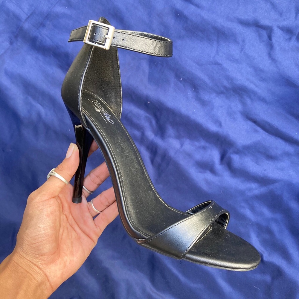 Mossimo black strappy heels 🥀